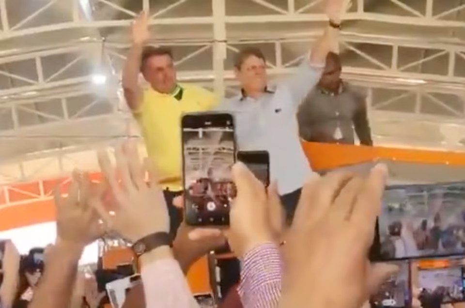 VÍDEO: Bolsonaro rouba a cena e é ovacionado por participantes da maior feira agro do país; ASSISTA