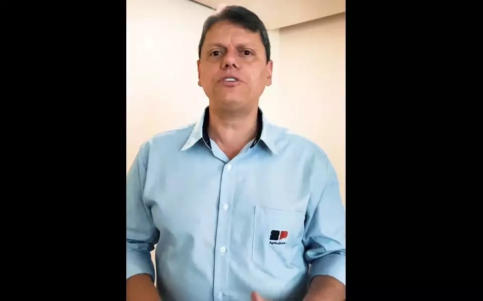 Tarcísio anuncia salário mínimo em SP R$230 maior que o definido por Lula
