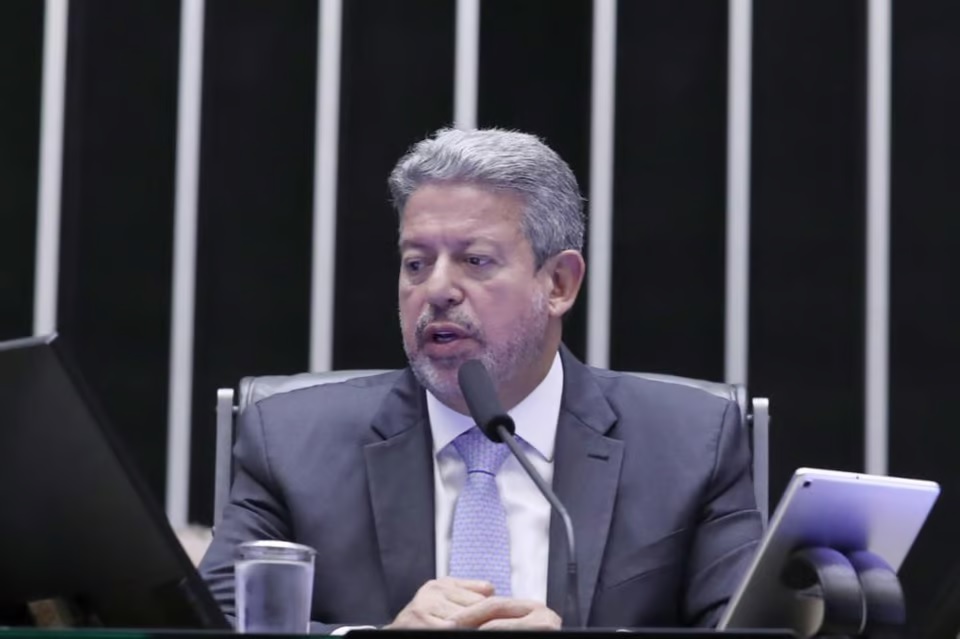 Adiamento de PL das Fake News é derrota para governo Lula, Lira e vitória de Big Techs