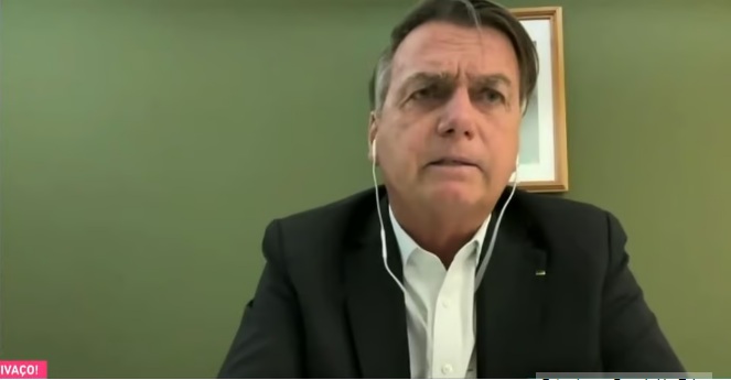 [VÍDEO] Após operação Bolsonaro se emociona e chora em entrevista: “Mexer com esposa e filhos é desumano”