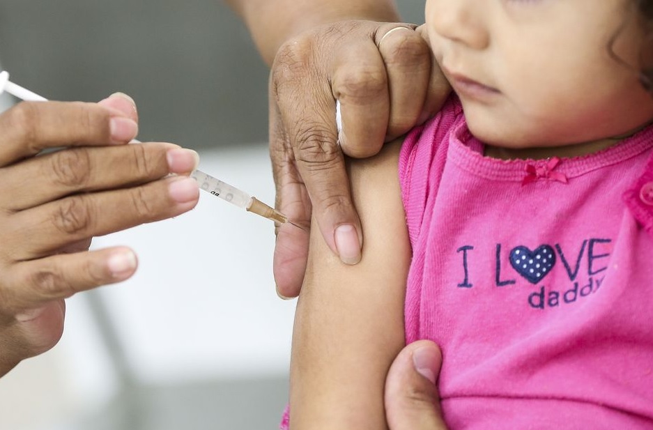 Lei obriga a apresentação de comprovante de vacina para a matrícula nas escolas de Natal