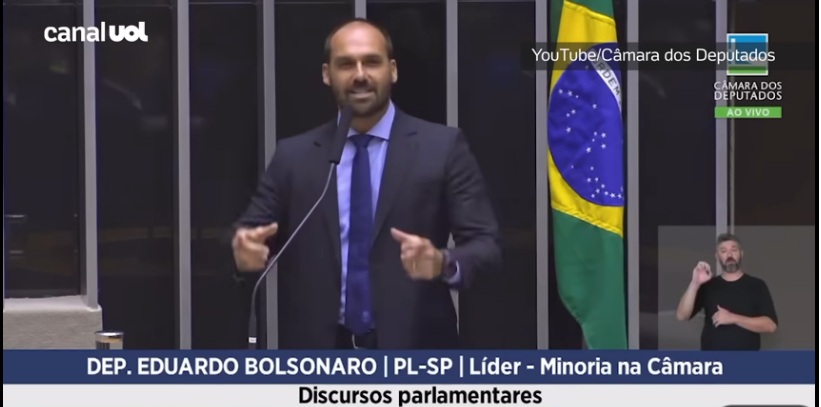 [VÍDEO] Eduardo Bolsonaro sobre ação contra o pai: 'Para que esse esculacho?'