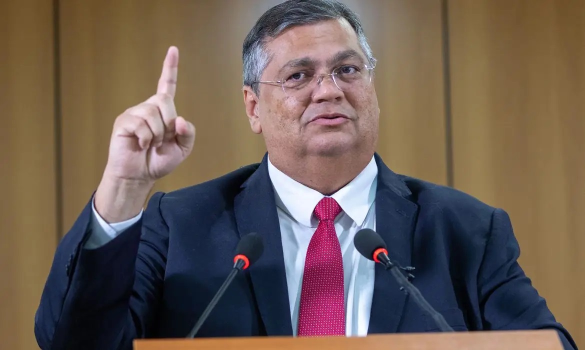 Flávio Dino anuncia operação da Polícia Federal contra CACs