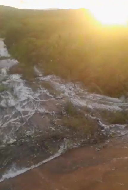 VÍDEO: Barragem de Pau dos Ferros sangra após 14 anos