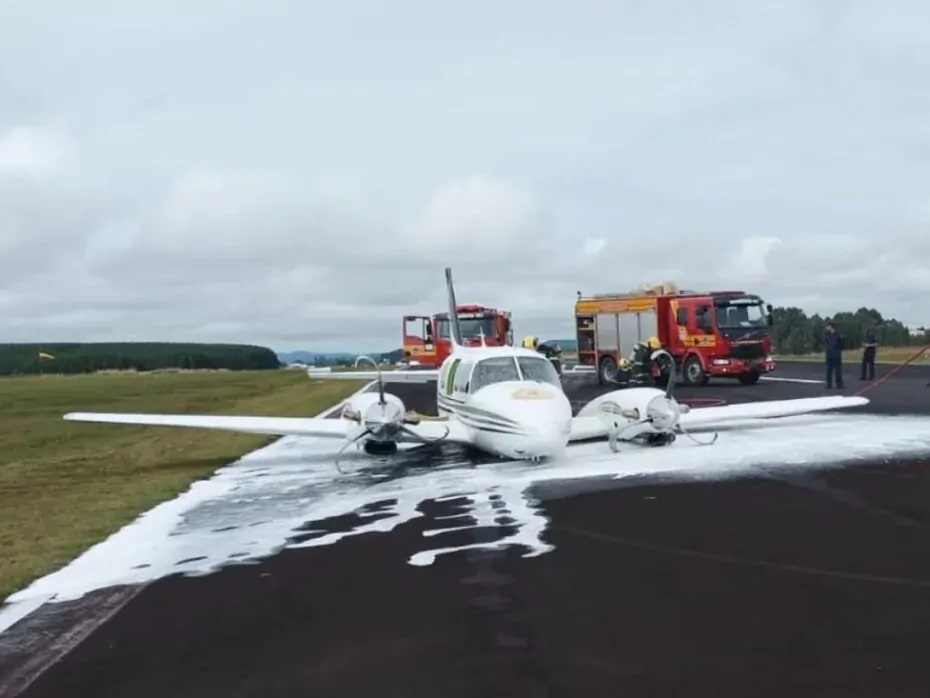 Avião do governo de SC faz pouso de emergência em aeroporto e tem princípio de incêndio