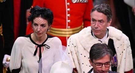 Suposta amante de príncipe William vai à coroação de Charles 3º