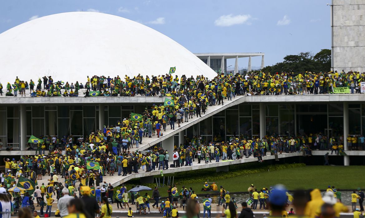 Maioria do STF aceita denúncia contra mais 250 acusados pelo 8 de janeiro