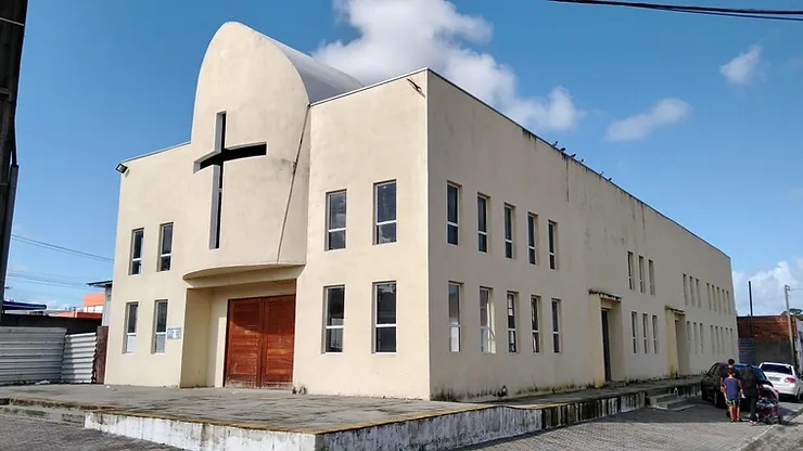 Criminosos arrombam e invadem igreja matriz na Grande Natal e levam equipamento de som