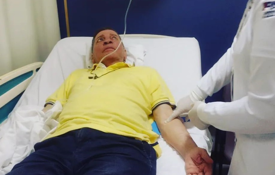 Apresentador Luiz Almir é internado com urgência após passar mal em casa