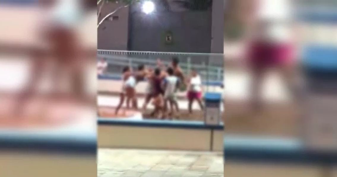 VÍDEO: Mulheres trocam socos em praça na zona Oeste de Natal