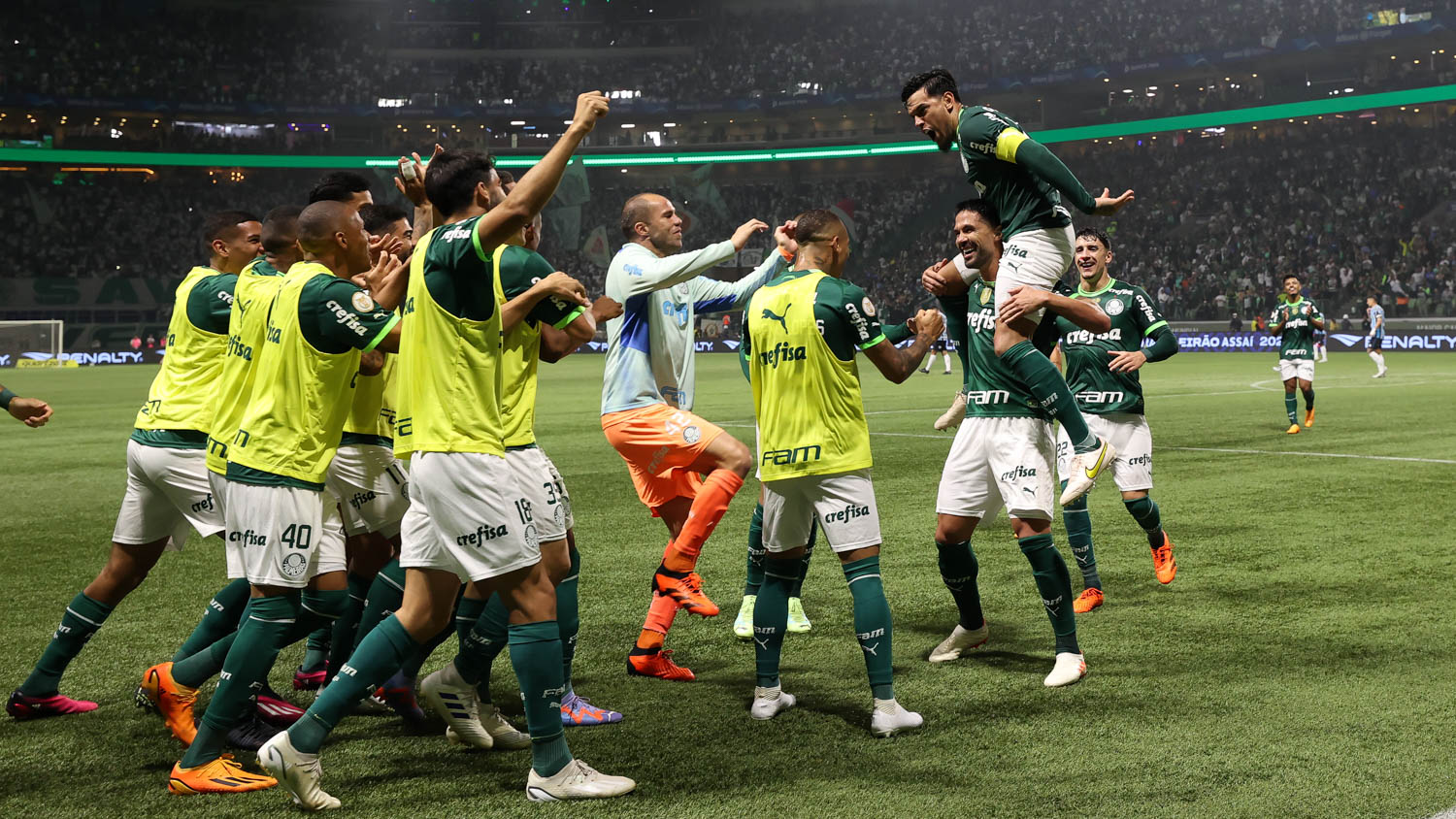 Palmeiras vence e dorme na liderança do Brasileirão; veja classificação e resultados desta quarta