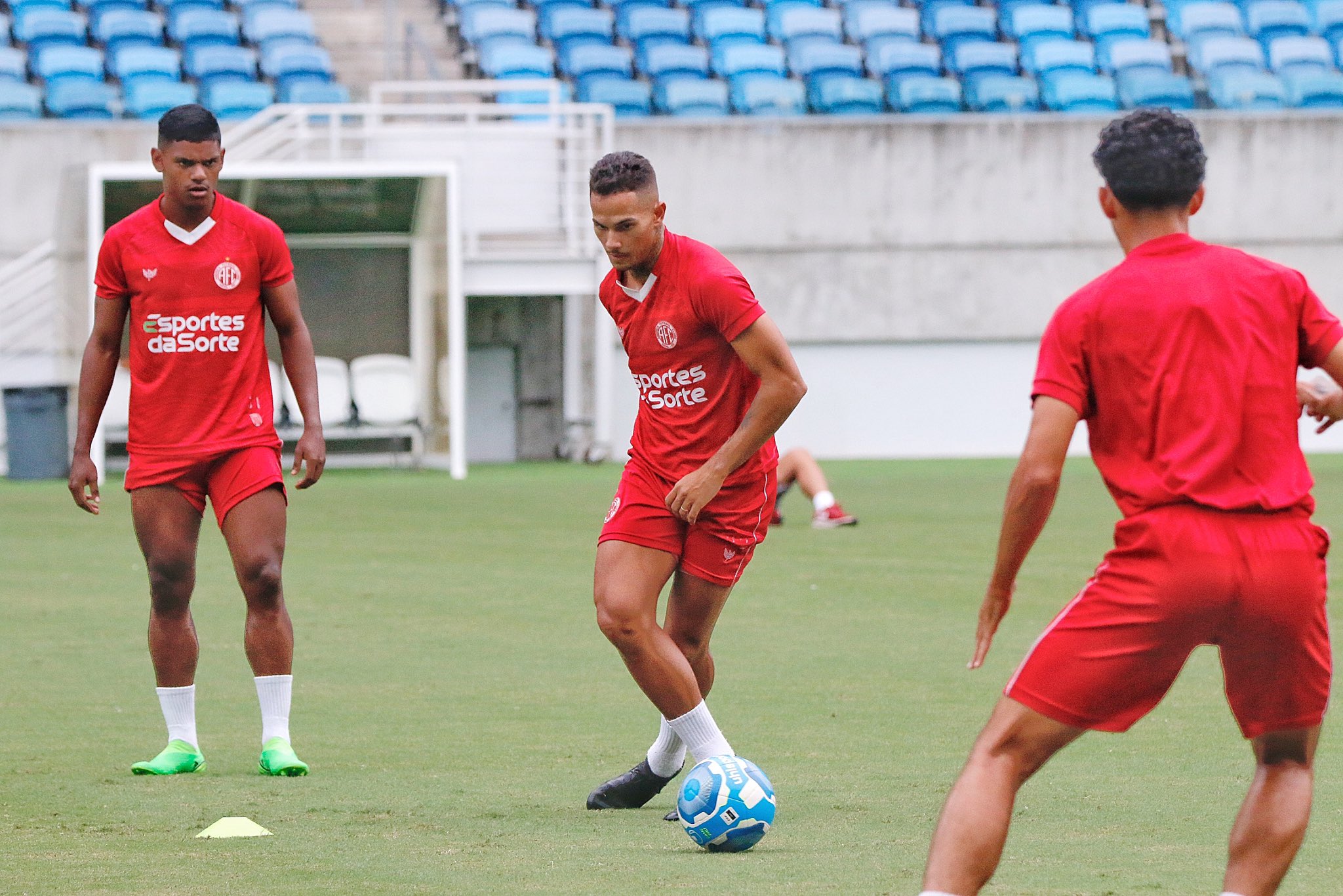 América-RN, Fla e Palmeiras em campo e campeonatos europeus; veja jogos de hoje e onde assistir