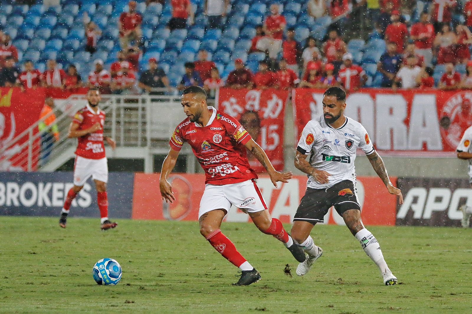 VÍDEO: América fica no empate com o Botafogo-PB; veja os gols