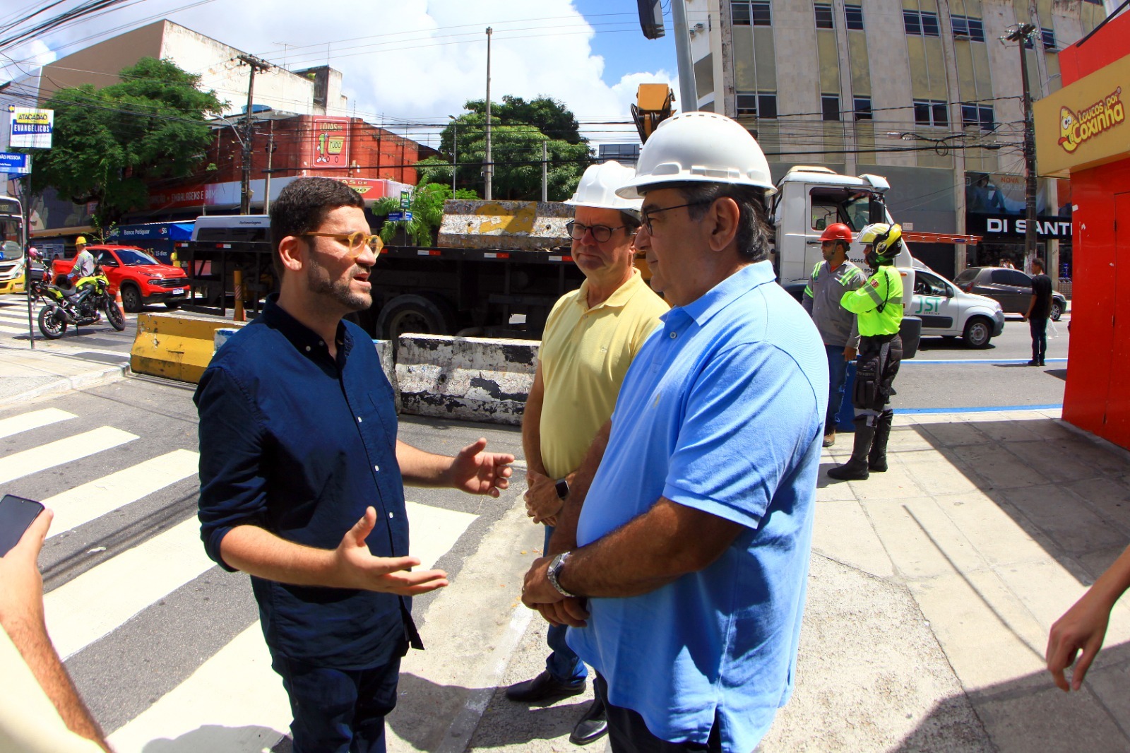 Álvaro Dias acompanha início das obras de requalificação da Rua João Pessoa