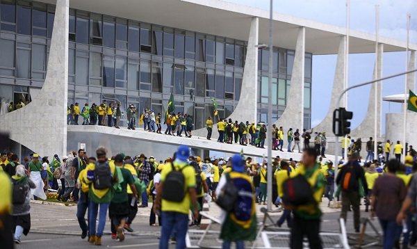 Moraes vota por tornar réus mais 250 investigados pelo 8/1