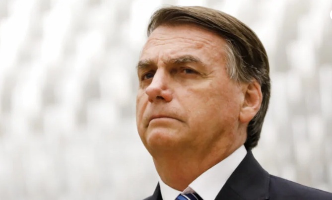 Em depoimento, Bolsonaro diz que não mandou adulterar seu cartão de vacinação