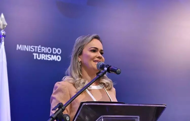MPRJ abre inquérito contra ministra do Turismo de Lula