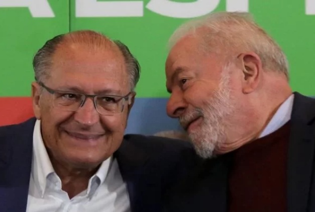 Com viagens internacionais de Lula, Alckmin fica 29 dias na Presidência
