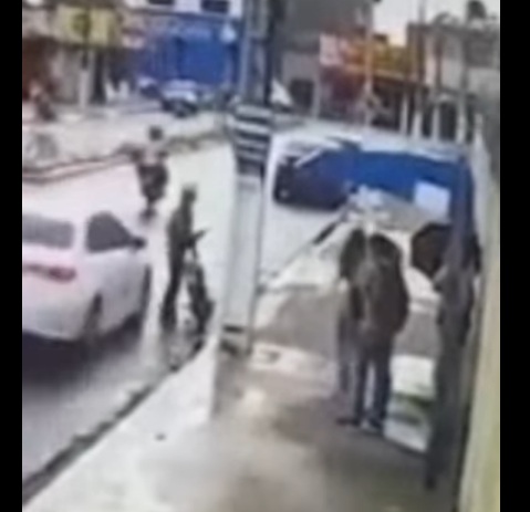 VÍDEO: Bandido escapa de atropelamento após assalto na Grande Natal