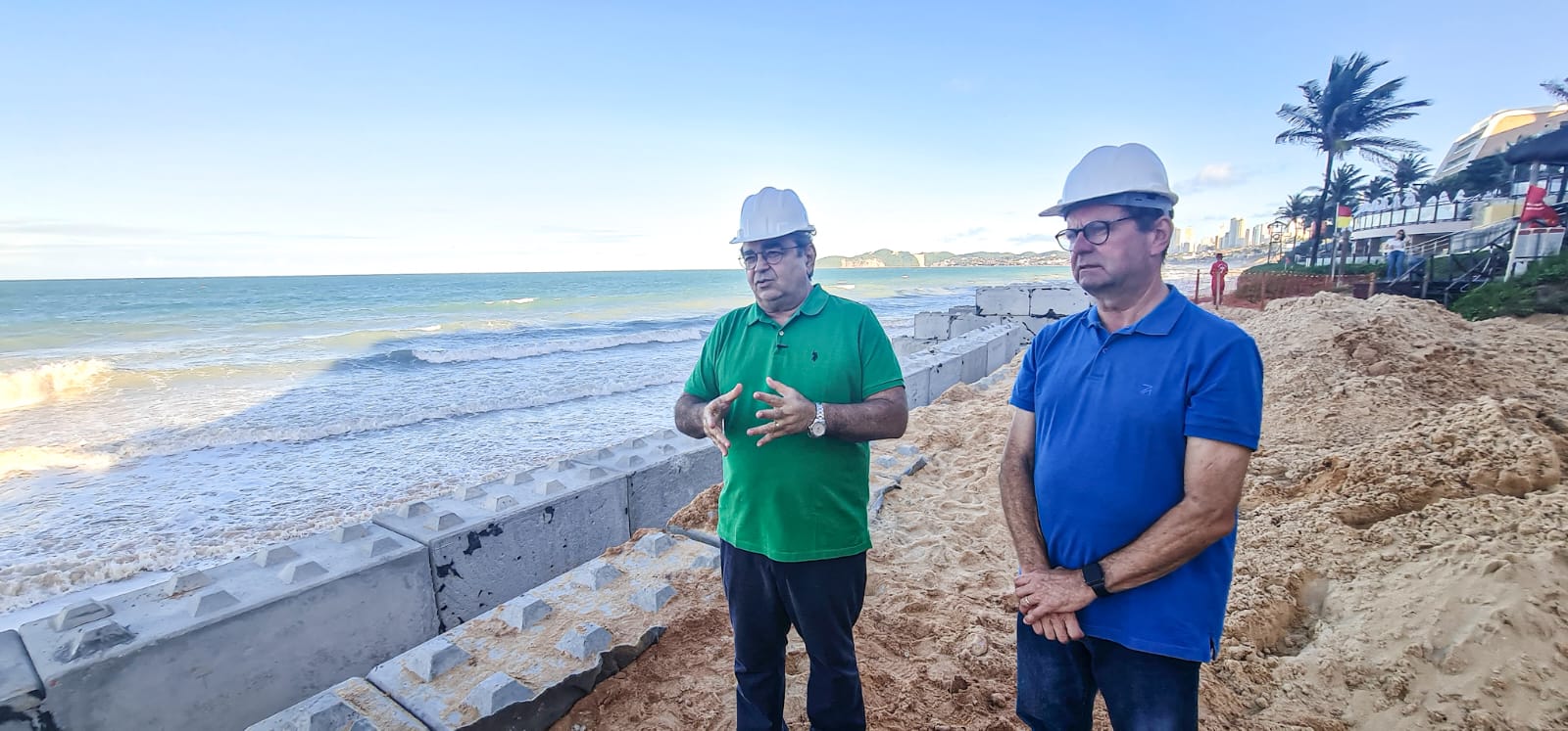 Obra do enrocamento da praia de Ponta Negra segue em ritmo avançado