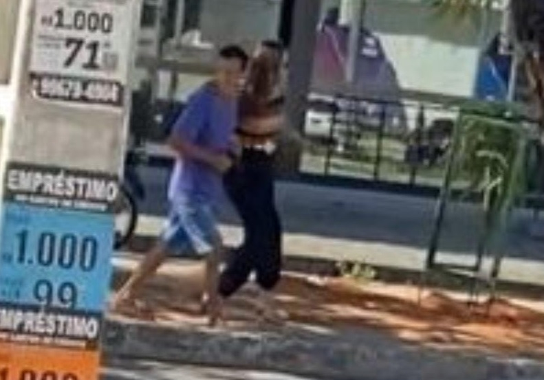 Imagens mostram criminoso fugindo com refém na Prudente de Morais; assista