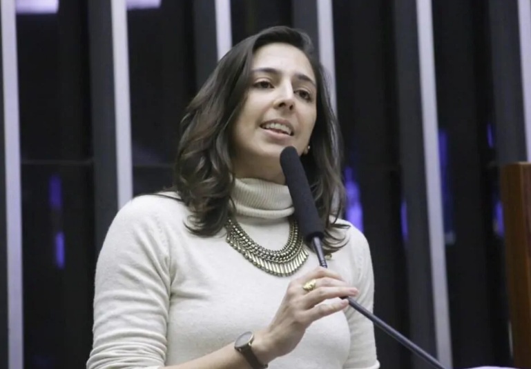 Natália Bonavides assina carta com críticas ao arcabouço fiscal e diz que só votou a favor “por lealdade a Lula”