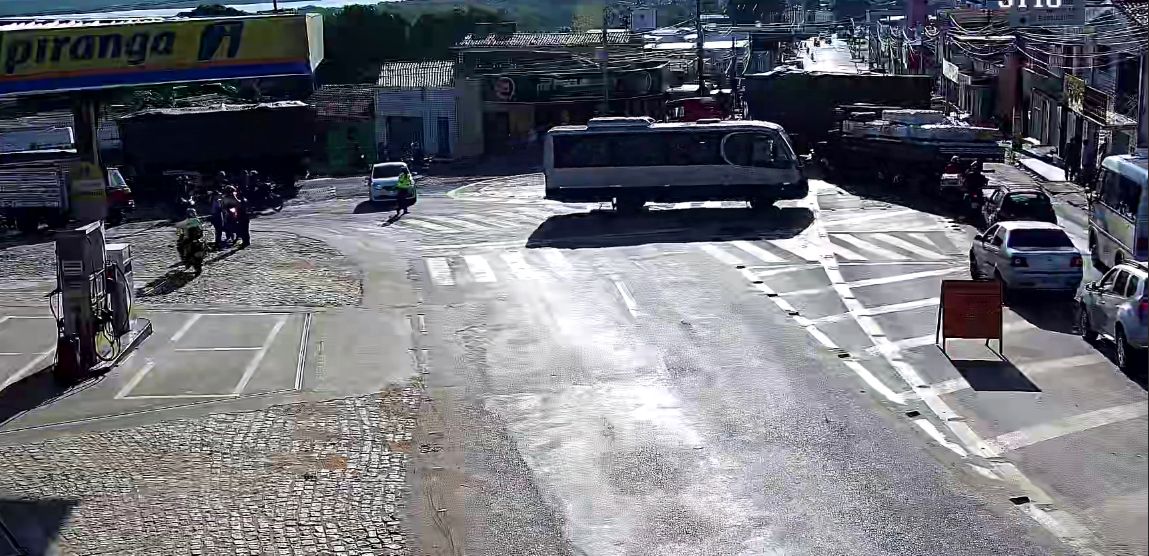 Ciclista morre atropelado por caminhão na rotatória da Felizardo Moura
