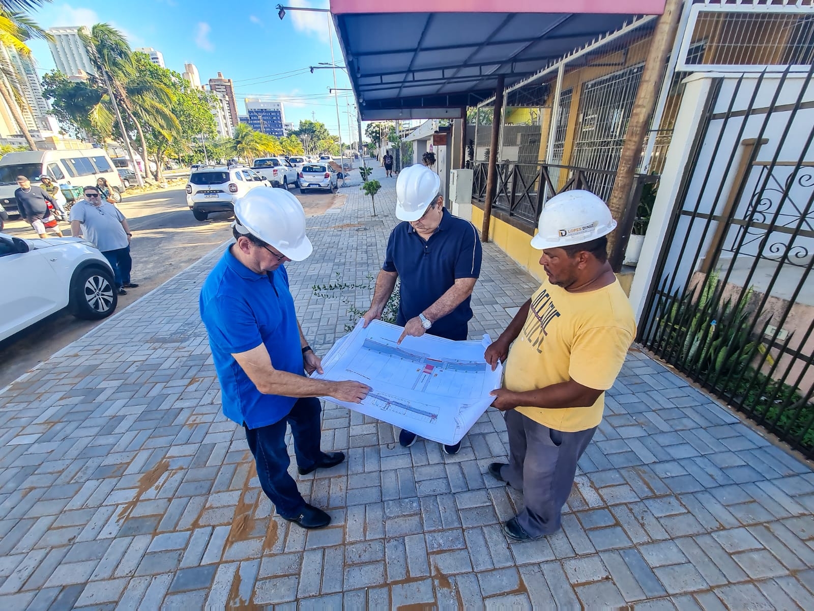 Prefeito vistoria obra de requalificação da av. Praia de Ponta Negra