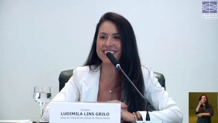 Tribunal aposenta compulsoriamente juíza que criticou inquérito do STF que apura fake news