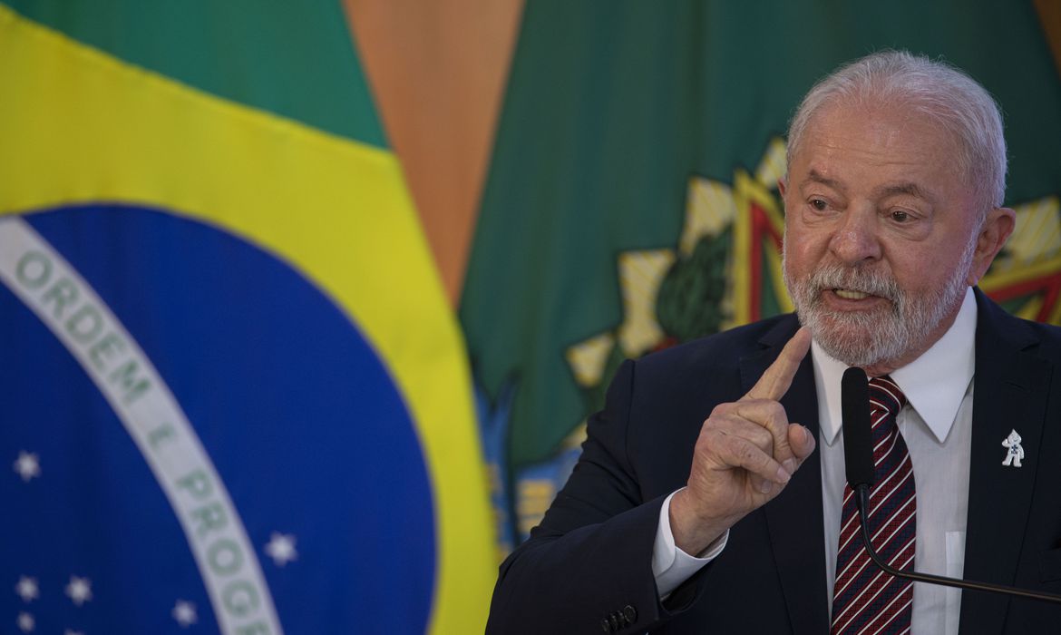 Lula conversa com Putin e recusa convite para Fórum Econômico Internacional de São Petersburgo