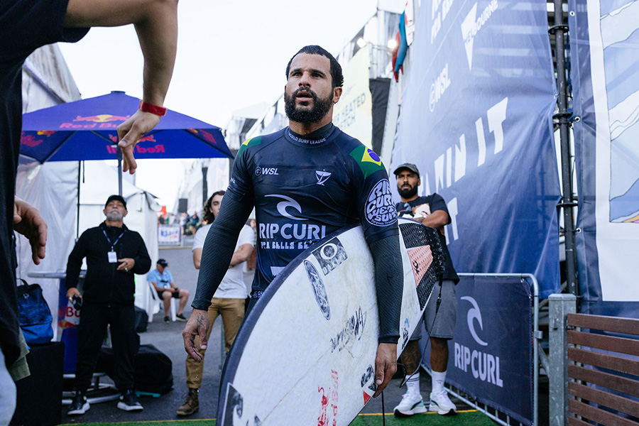 Potiguar Ítalo Ferreira é vice-campeão na final do Surf Ranch Pro