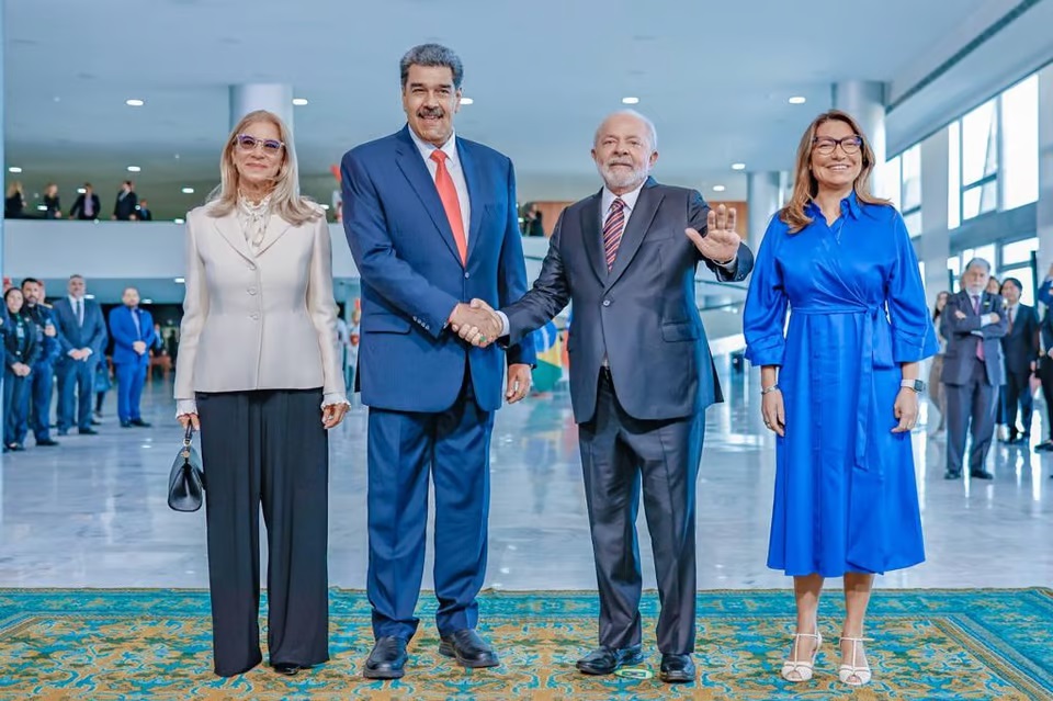 Deputados apresentam moção de repúdio a Lula por visita de Maduro