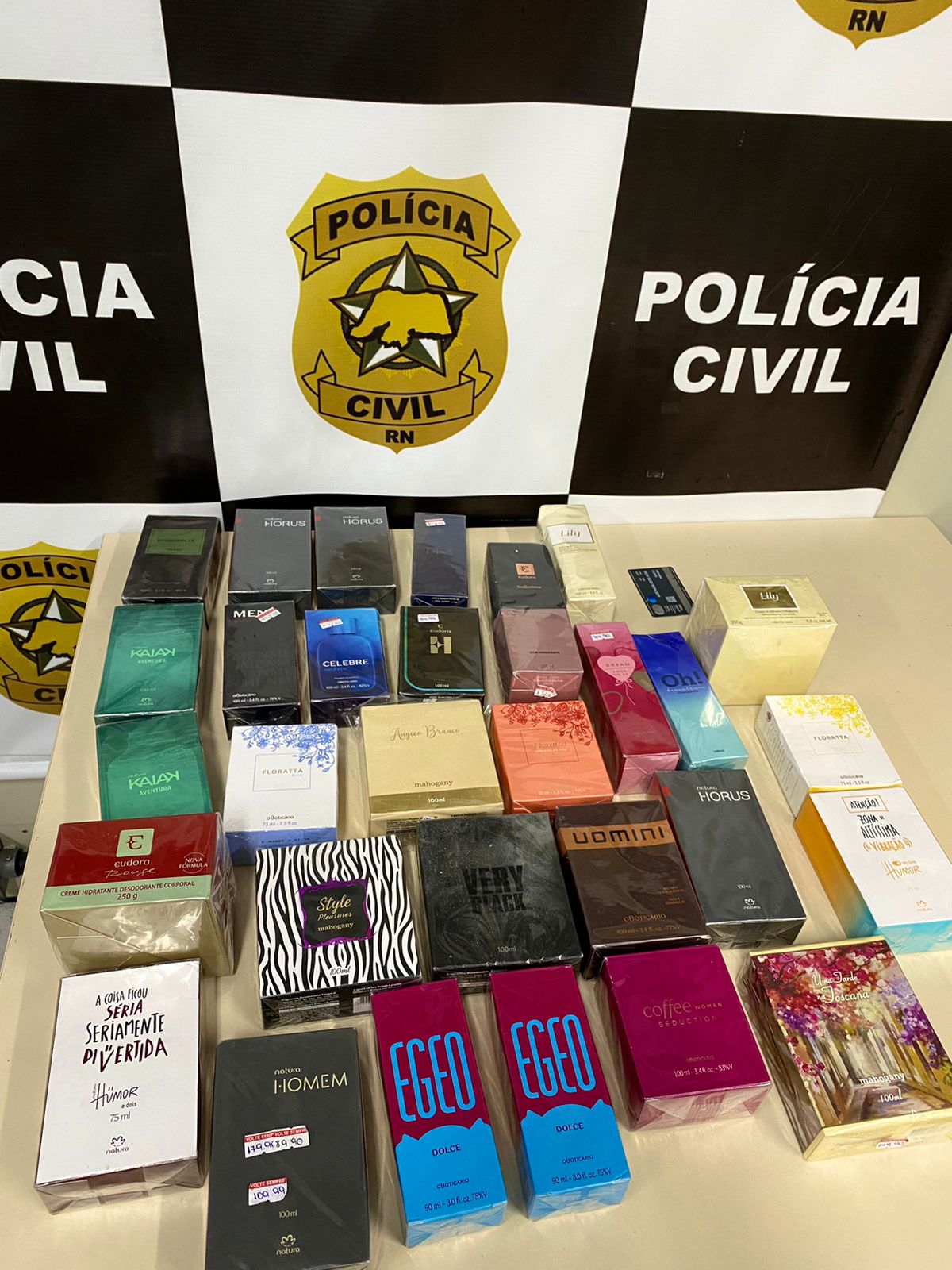 Polícia Civil prende homem tentando vender perfumes frutados em Natal