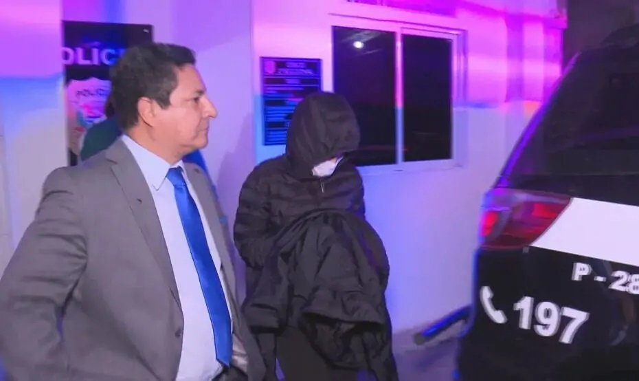 Médica descobre que mulher se passava por ela e prende a golpista durante consulta junto com policial