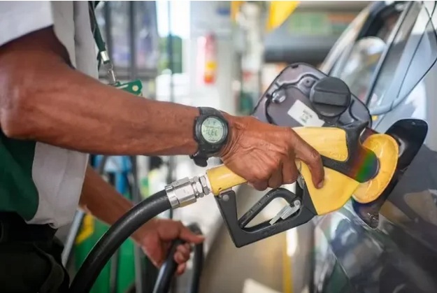 Gasolina deve encarecer em quase todo o país, exceto em três estados; veja
