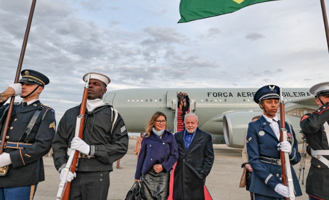 Lula quer avião presidencial maior e FAB cederá Airbus A330