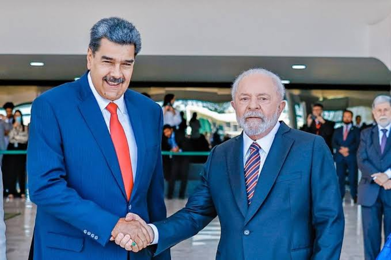 Em editorial, O Globo afirma que a recepção de Lula a Nicolás Maduro foi “vexatória”