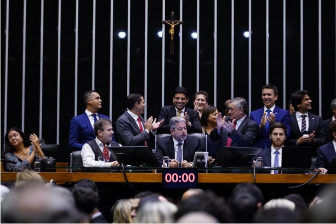 Após liberação de R$ 1,7 bi em emendas, Câmara aprova MP dos Ministérios