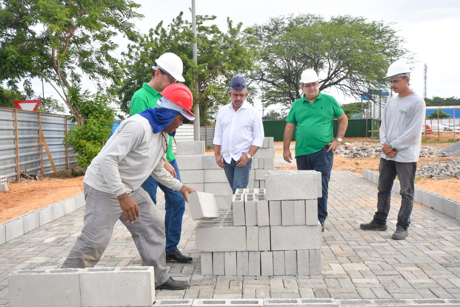 Prefeito vistoria obra do Hospital Municipal de Natal