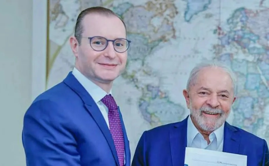 Lula confirma indicação de seu advogado Cristiano Zanin ao STF