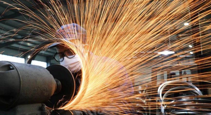 Produção industrial registra queda de 0,6% em abril, informa IBGE