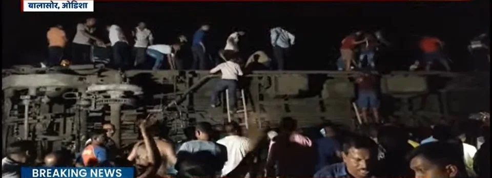 Acidente entre trens na Índia deixa ao menos 50 mortos