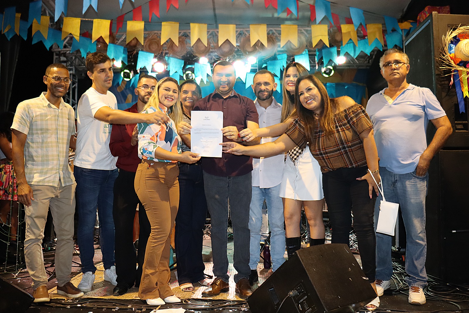 Na abertura do São João do Povo em Riacho do Sangue, prefeito Emídio Jr. anuncia reforma geral de quadra de...