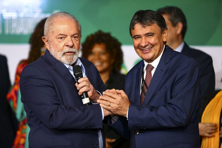 Bolsa Família volta a registrar fila sob Lula