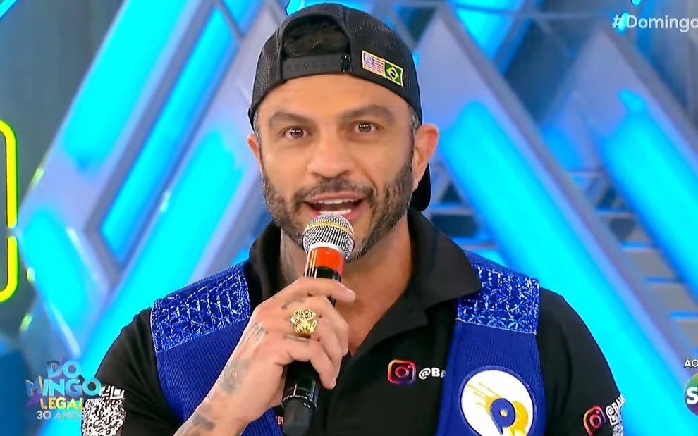 Kleber Bambam e Popó Freitas brigam ao vivo no SBT: 'Vou arrancar sua cabeça'