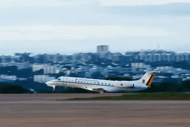 Ministros de Lula aproveitam aviões da FAB para passar fim de semana em casa
