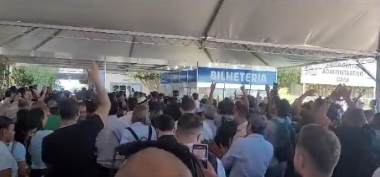 VÍDEO: Lula é recebido com gritos de "ladrão" em feira de agronegócio na Bahia