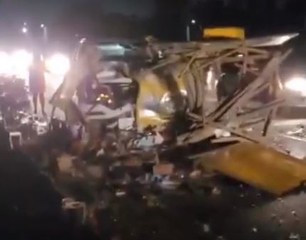 VÍDEO: Carrocinha se solta e provoca acidente com vários veículos na BR-304 em Macaíba