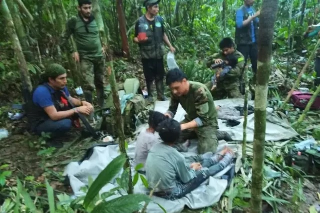 Quatro crianças são resgatadas em selva na Colômbia 40 dias após acidente