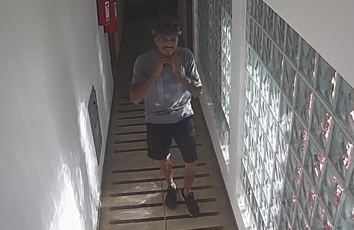 Polícia divulga imagem de homem especialista em furtar bicicletas em condomínios em Natal